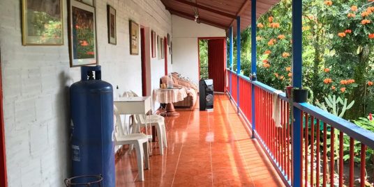 CÑVOC-0060 Se vende cabaña, en la vía Manizales – Medellín, sector San Bernardo del Viento.