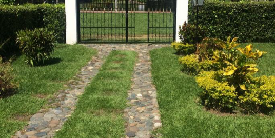 CVOC-0093 Se vende casa en Condominio en la vía Manizales – Medellín.