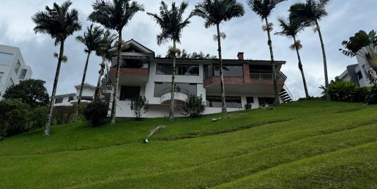 CVOC-0073 Se vende casa campestre en Manizales, en conjunto cerrado.