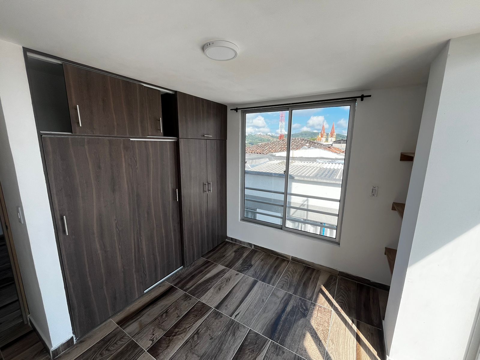 C-100 SE ARRIENDA APARTAMENTO EN CHINCHINA CALDAS