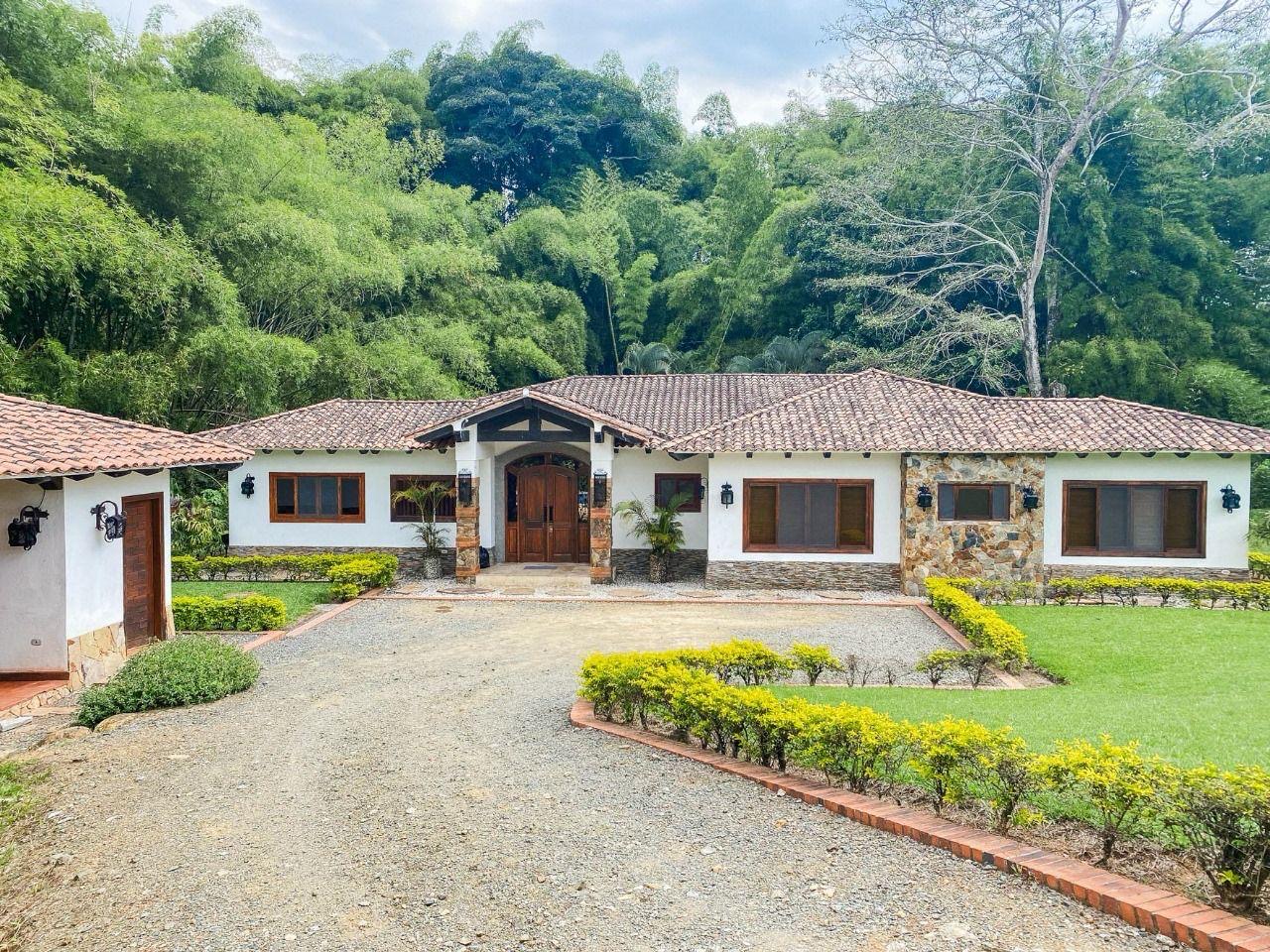 CVOC-0152 SE VENDE CASA CAMPESTRE EN EL CENTRO TURÍSTICO CERROS SANTAGUEDA  EN PALESTINA CALDAS