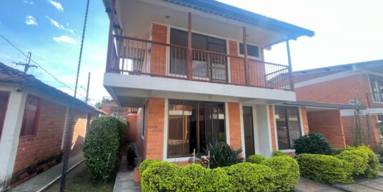 CV-0637 SE VENDE CASA EN SECTOR EL LAGO