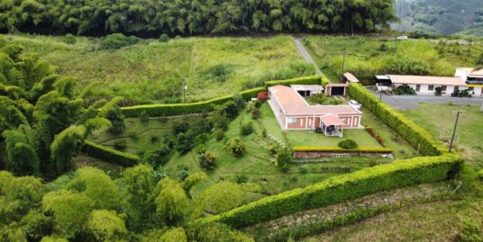 CÑVOC-0098 SE VENDE CABAÑA EN EL SECTOR DE CURAZAO, PALESTINA, CALDAS