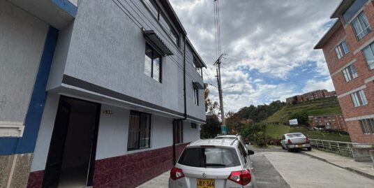 C-89 SE ARRIENDA CASA EN EL BARRIO VIÑA DEL RIO EN MANIZALES CALDAS