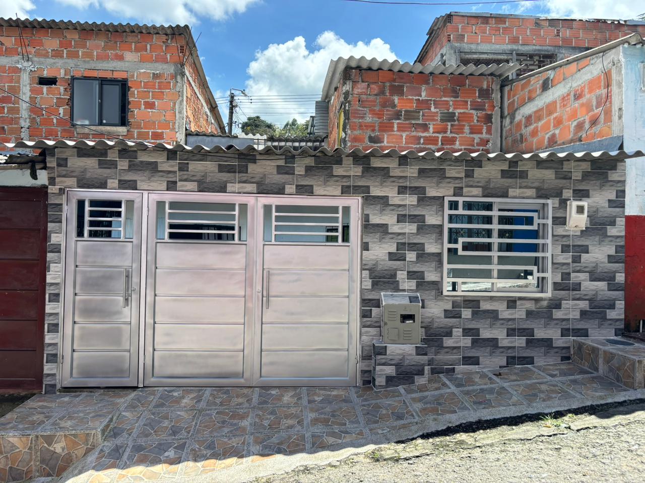 C-118 SE ARRIENDA CASA EN CHINCHINA CALDAS