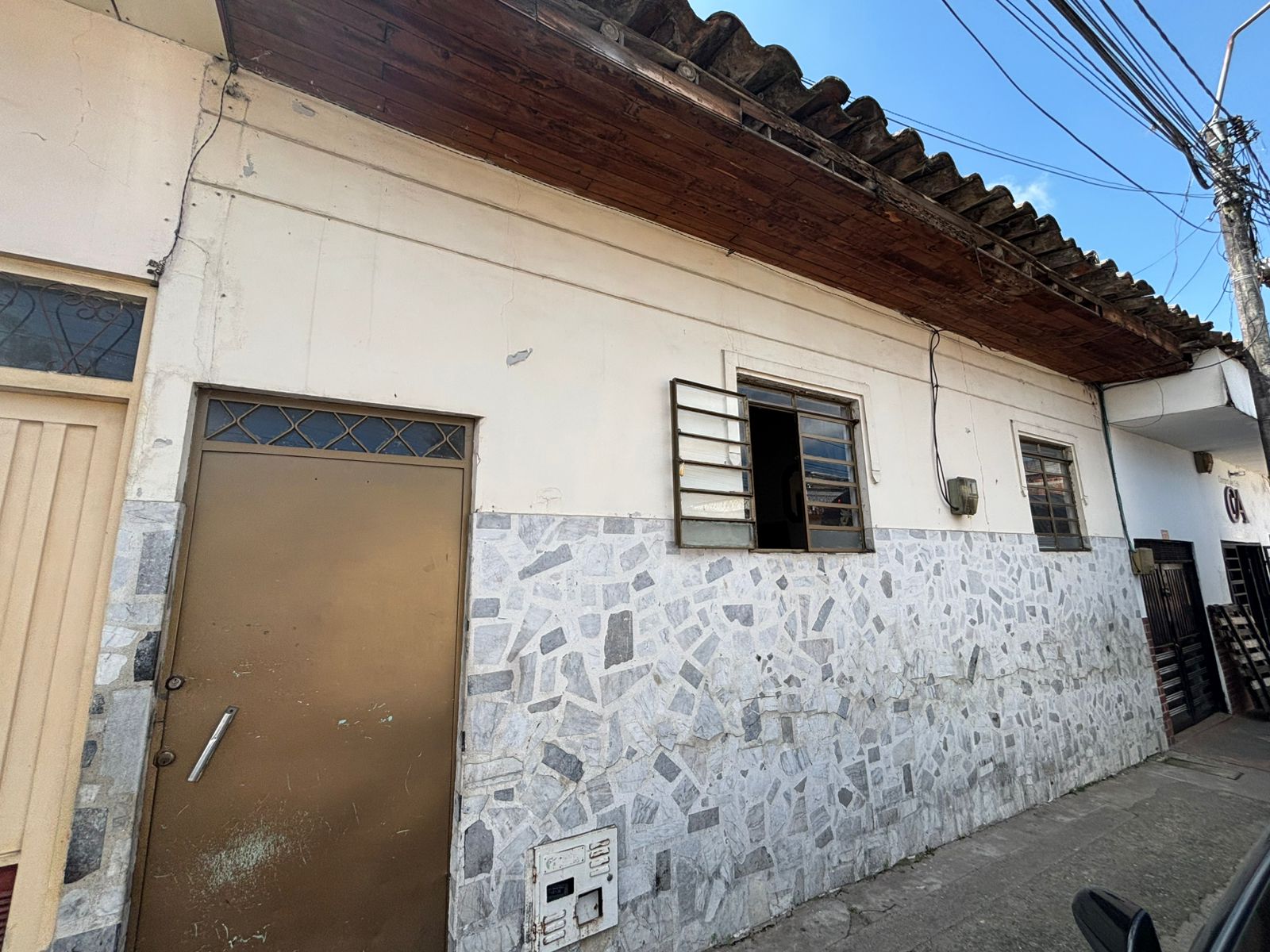 CV-0648  SE VENDE CASA-LOTE EN CHINCHINA CALDAS