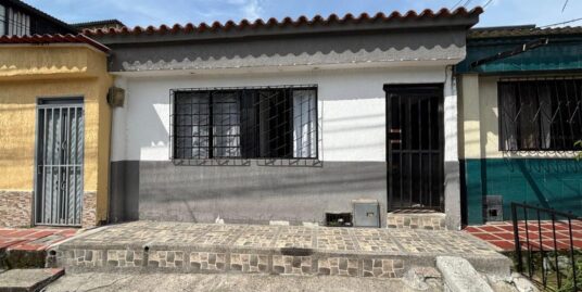 CV-0649 SE VENDE CASA  EN CHINCHINA CALDAS