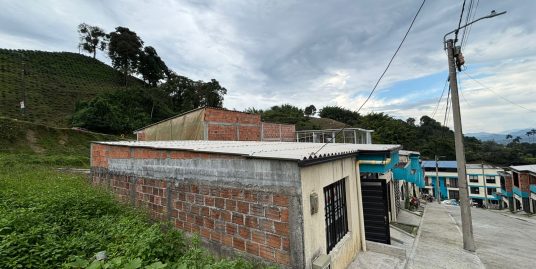 C-106 SE ARRIENDA CASA EN CHINCHINA CALDAS